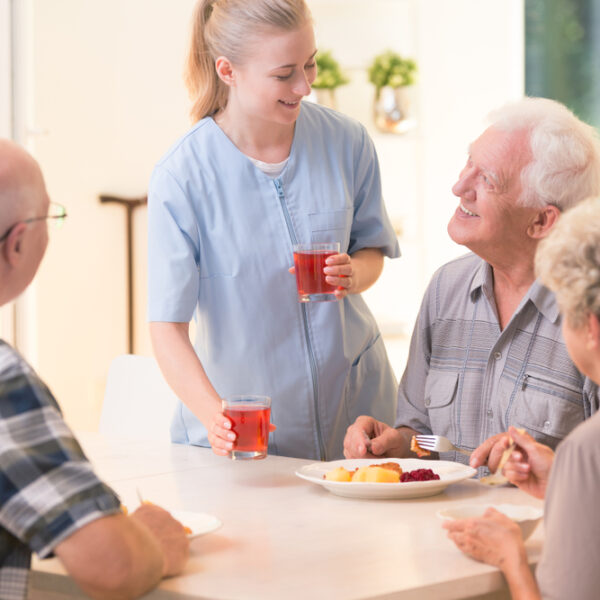 4 Tips To Choose A Reliable Senior Home Caregiver